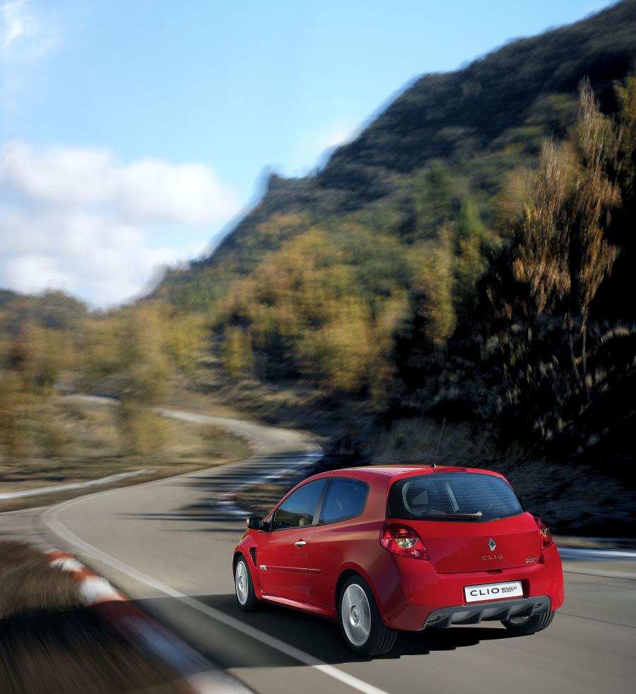  Renault Clio R.S. 2.0 16V 2006 года  (фото 77 из 125)